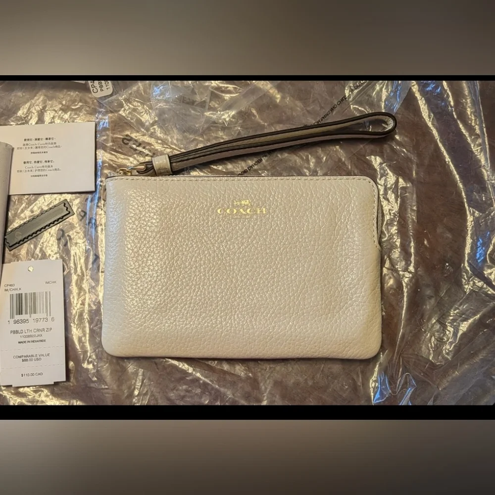 NWT! Coach Pebbled Leather Wallet /Wristlet Set in CHALK (White)